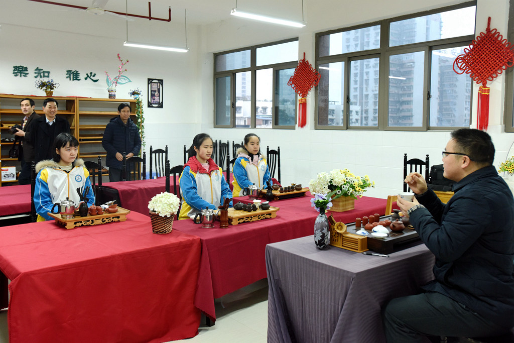 重庆一中周鹊虹老师到71中给学生们讲茶文化选修课4